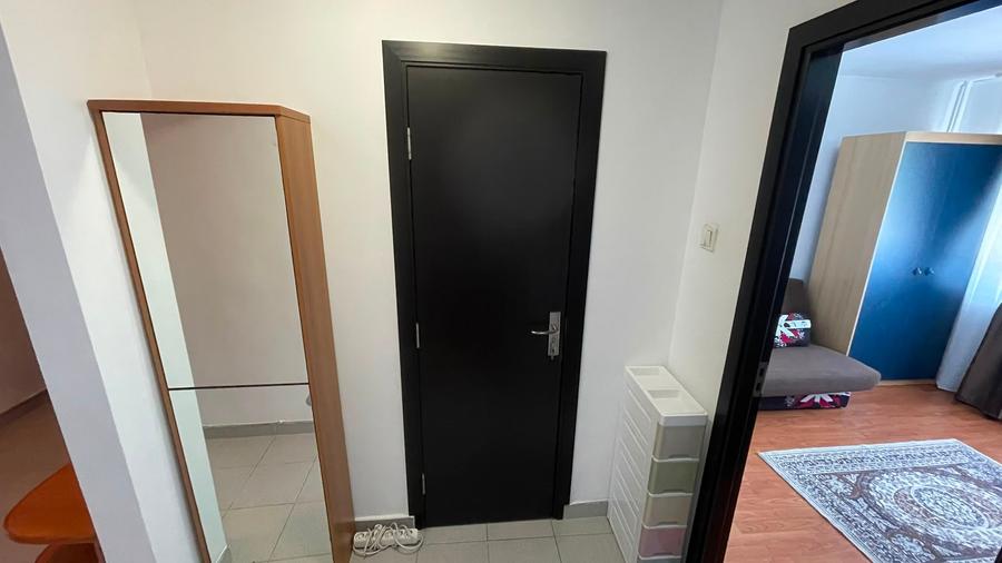 Apartament cu 3 camere decomandat în Drumul Taberei