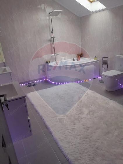 Casă cu 4 camere cu Teren 2500 Mp în Oeștii Pământeni