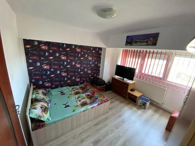 Apartament cu 4 camere decomandat în Șagului