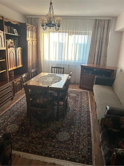 Apartament cu 3 camere decomandat în Crihala