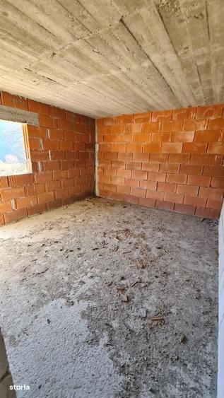 Casă cu 4 camere în Corbeni
