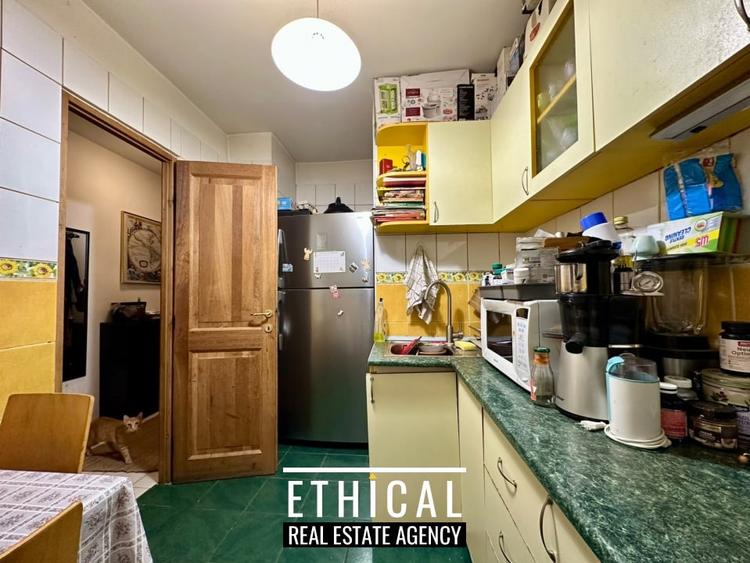 Apartament cu 3 camere decomandat în Drumul Taberei