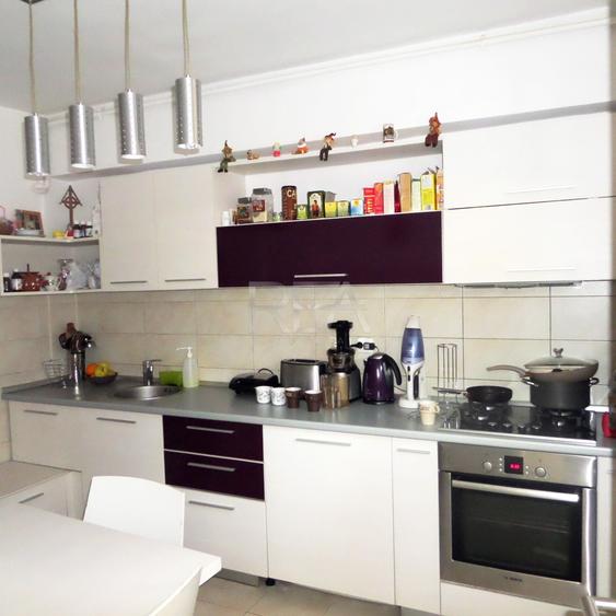 Apartament cu 3 camere semidecomandat, mobilat în Berceni