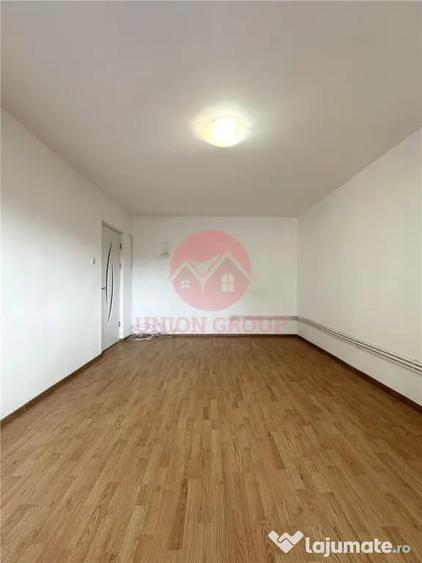 Apartament cu 4 camere decomandat în Km 4