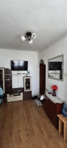 Apartament cu 2 camere semidecomandat în Pantelimon