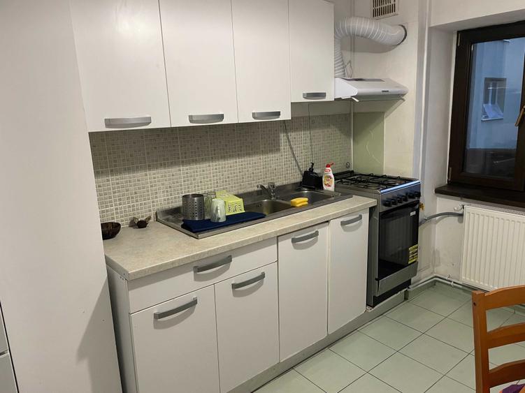 Apartament cu 4 camere decomandat în Lacul Tei