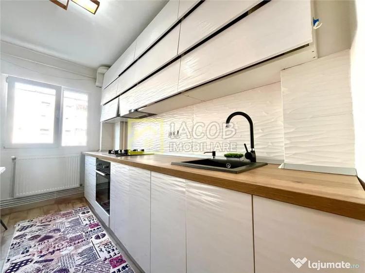 Apartament cu 2 camere decomandat în Republicii