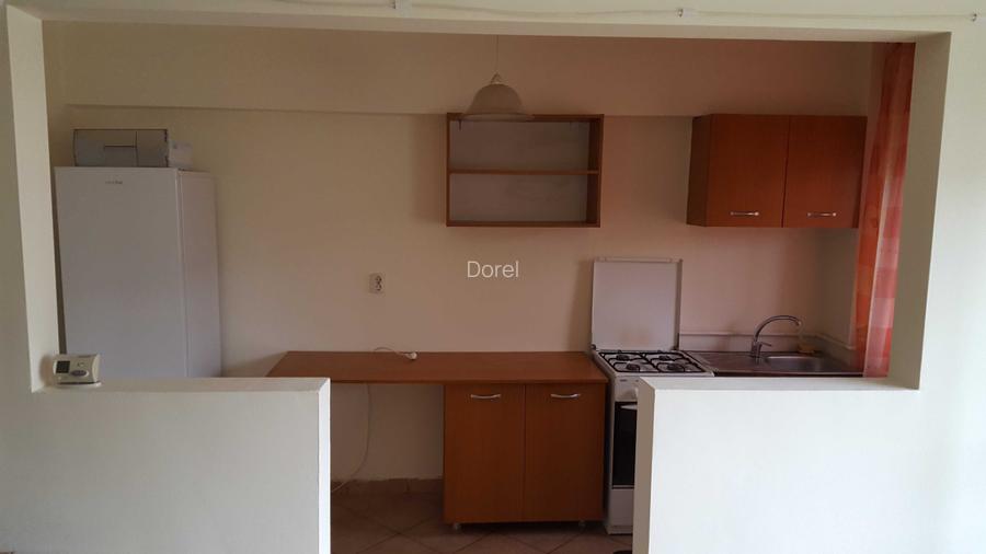 Vand apartament str. Plopilor Floresti