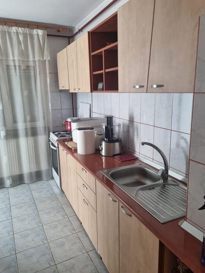 Apartament cu 3 camere decomandat în Mofleni