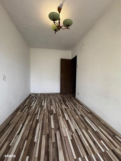 Apartament cu 3 camere semidecomandat în Tătărași