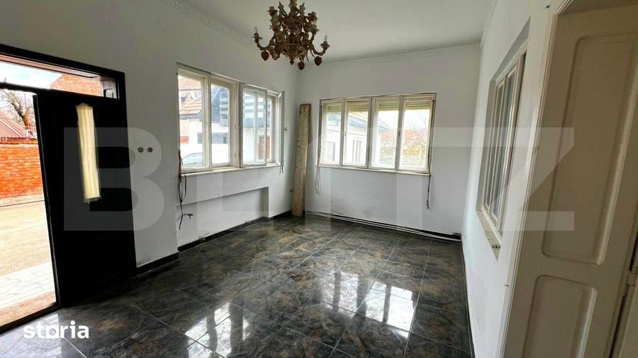 Casă cu 6 camere cu Teren 644 Mp în Central
