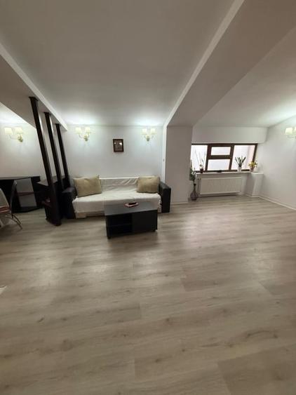 Apartament cu 3 camere decomandat, mobilat în Calea Severinului