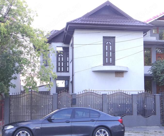 Casă cu 5 camere cu Teren 217 Mp în Exterior Vest