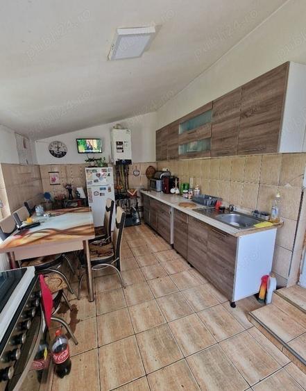 Casă cu 5 camere în Sânmihaiu Român