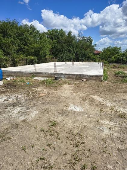 Casă cu 5 camere cu Teren 2000 Mp în Vidra
