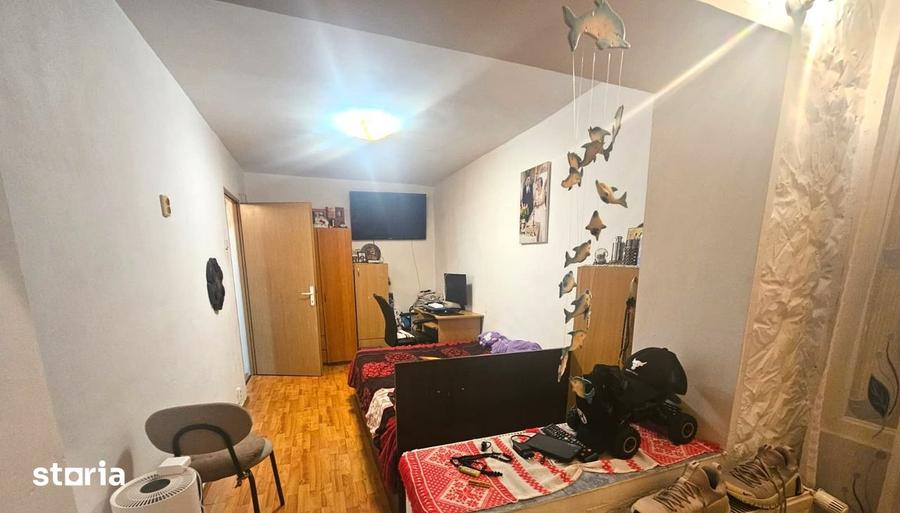 Apartament cu 3 camere decomandat în Aviației