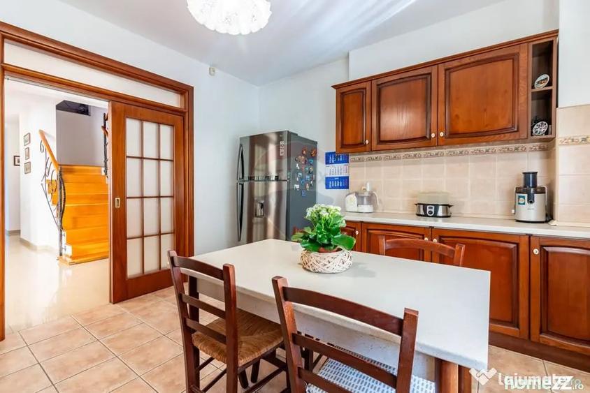 Casă cu 5 camere cu Teren 801 Mp în Tamași