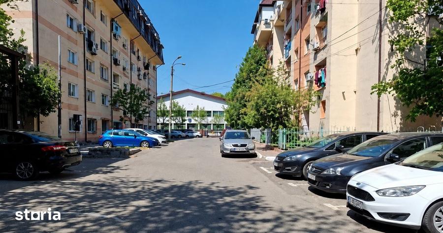 Apartament cu 3 camere semidecomandat în Vitan