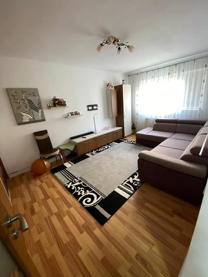 Apartament cu 3 camere decomandat în Craiter