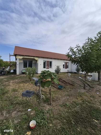 Casă cu 3 camere cu Teren 350 Mp în Variaș