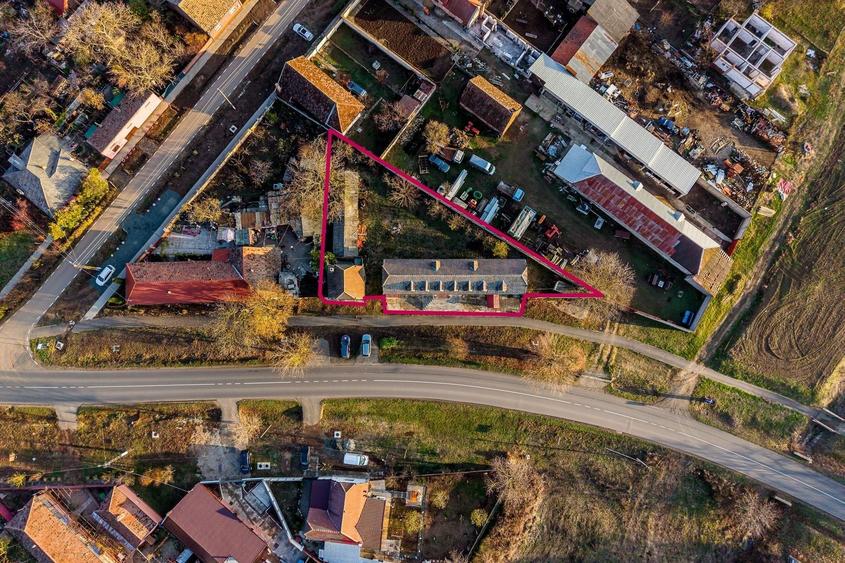 Casă individuală cu 11 camere cu Canalizare în Bodrogu Nou