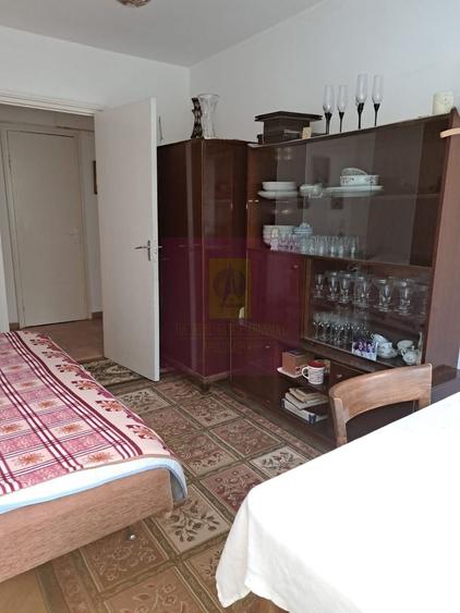 Apartament cu 3 camere decomandat în Berceni