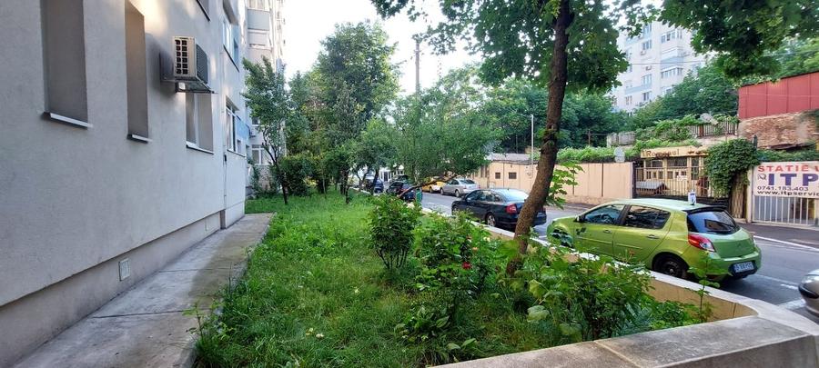 Apartament cu 2 camere semidecomandat în Berceni