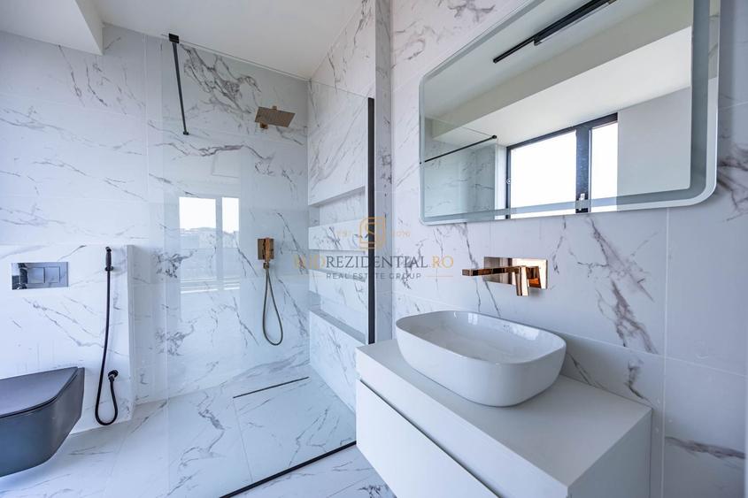 Penthouse cu 4 camere decomandat în Decebal
