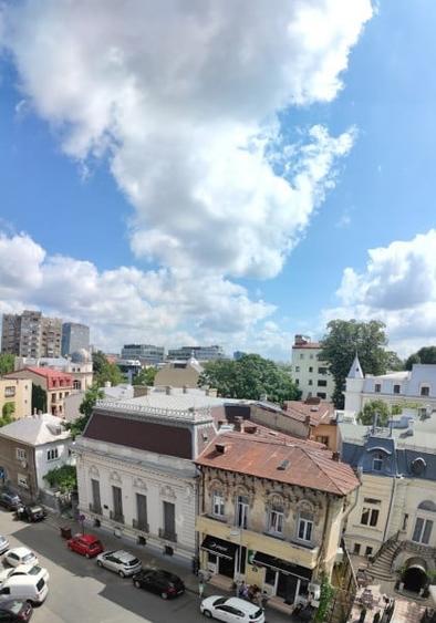 Apartament cu 4 camere nedecomandat, mobilat în Dacia