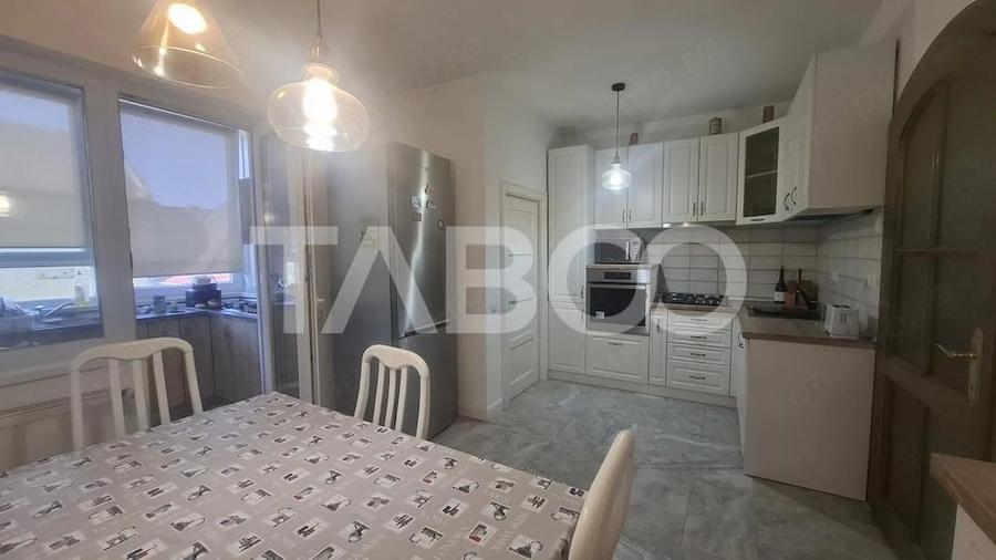 Apartament cu 4 camere decomandat în Central