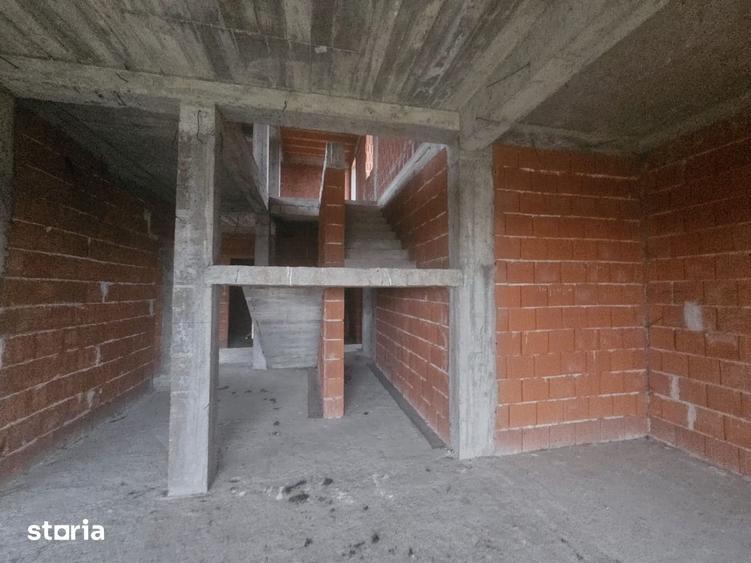 Casă cu 3 camere cu Teren 500 Mp în Roșiori