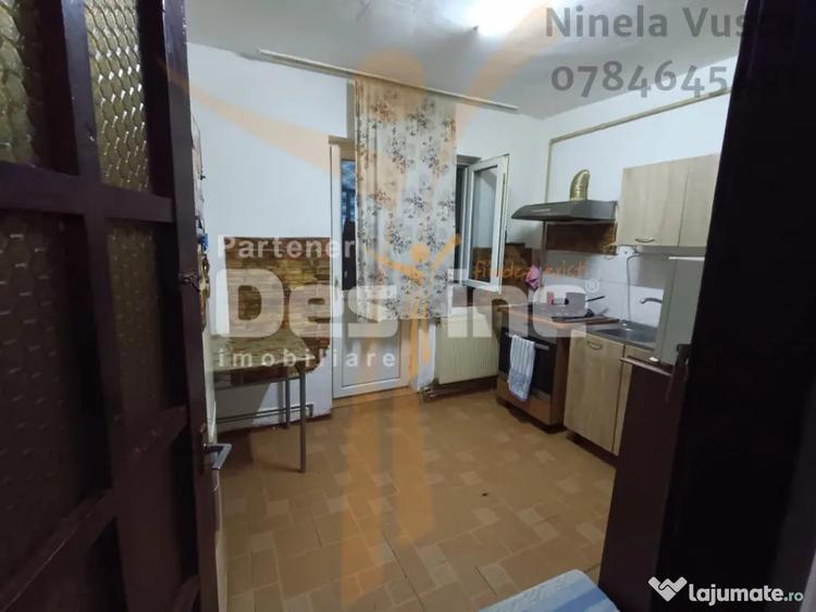 Apartament cu 3 camere decomandat, mobilat în Micro 11