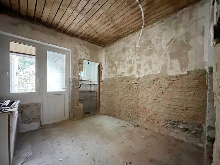 Apartament cu 4 camere semidecomandat în Centrul Istoric