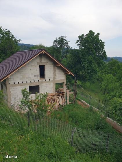 Casă cu 3 camere cu Teren 3500 Mp în Pietroșița