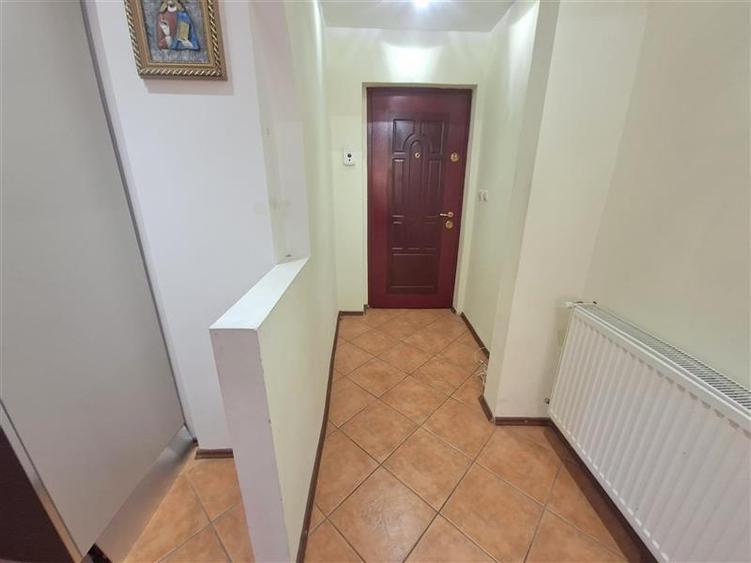 Apartament cu 3 camere decomandat în 9 Mai