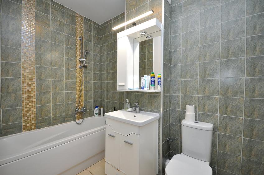 Apartament cu 3 camere decomandat în Drumul Taberei