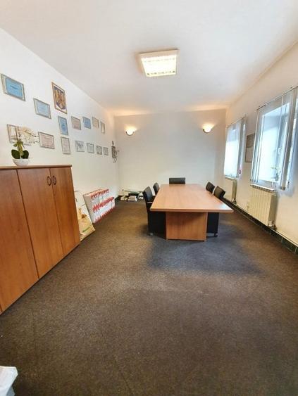 Casă individuală cu 7 camere cu Canalizare în Cotroceni