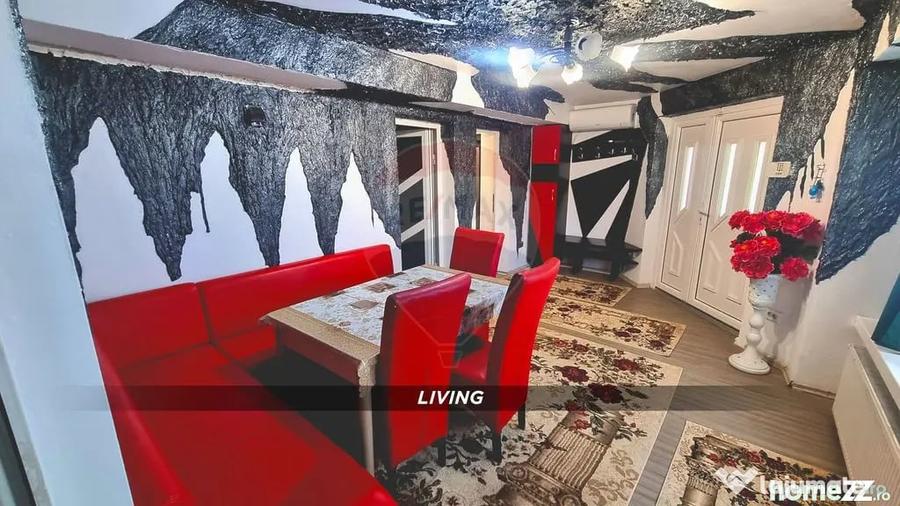 Apartament cu 3 camere semidecomandat în Central