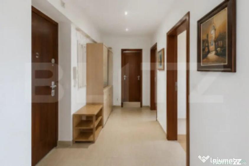 Apartament cu 4 camere decomandat în Central