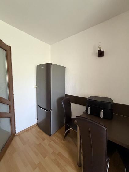 Apartament cu 3 camere decomandat în Bartolomeu