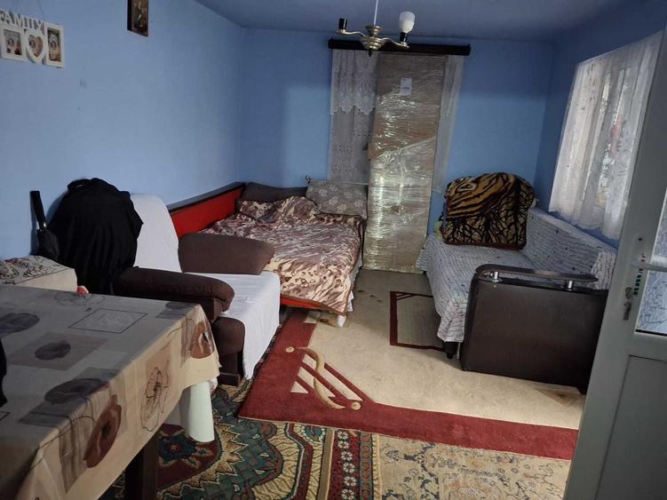 Casă cu 3 camere în Rătești