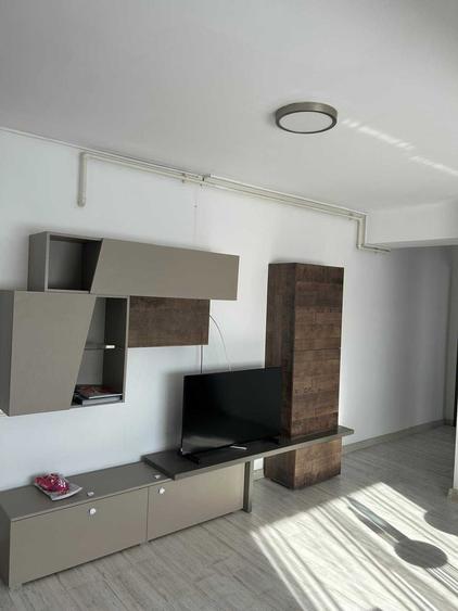 Apartament cu 2 camere semidecomandat, mobilat în Exterior Vest
