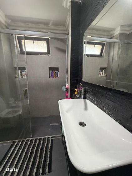 Casă cu 4 camere decomandat în Bărnești