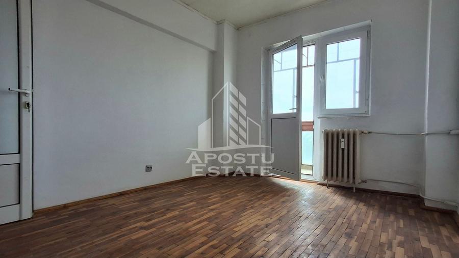 Apartament cu 4 camere semidecomandat în Micălaca