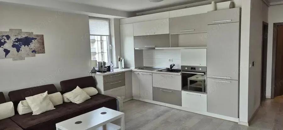 Apartament cu 2 camere semidecomandat în Soarelui