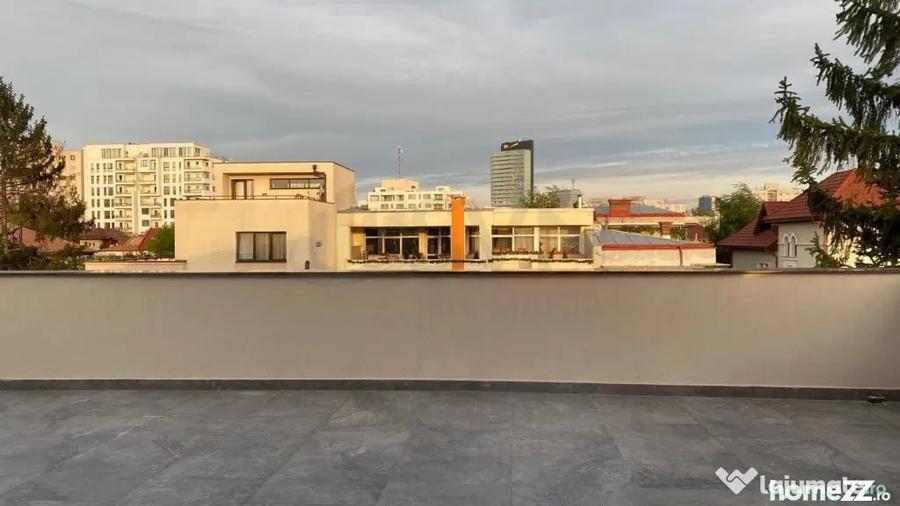 Casă cu 7 camere cu Teren 450 Mp în 1 Mai