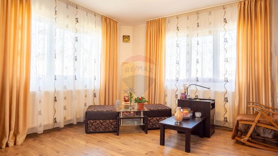 Casă cu 5 camere cu Teren 488 Mp în Bâcu