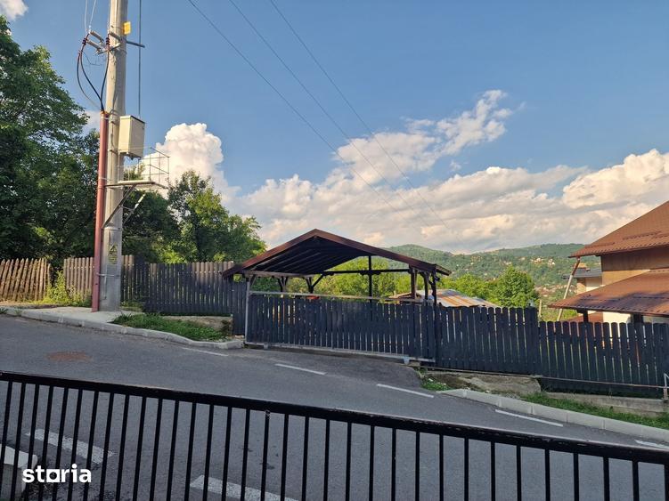 Casă cu 5 camere cu Teren 1000 Mp în Ghioșești