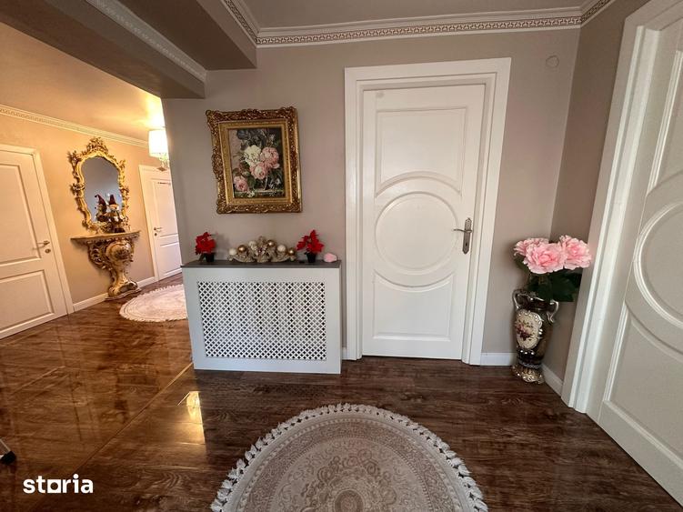 Casă cu 5 camere cu Teren 300 Mp în Central