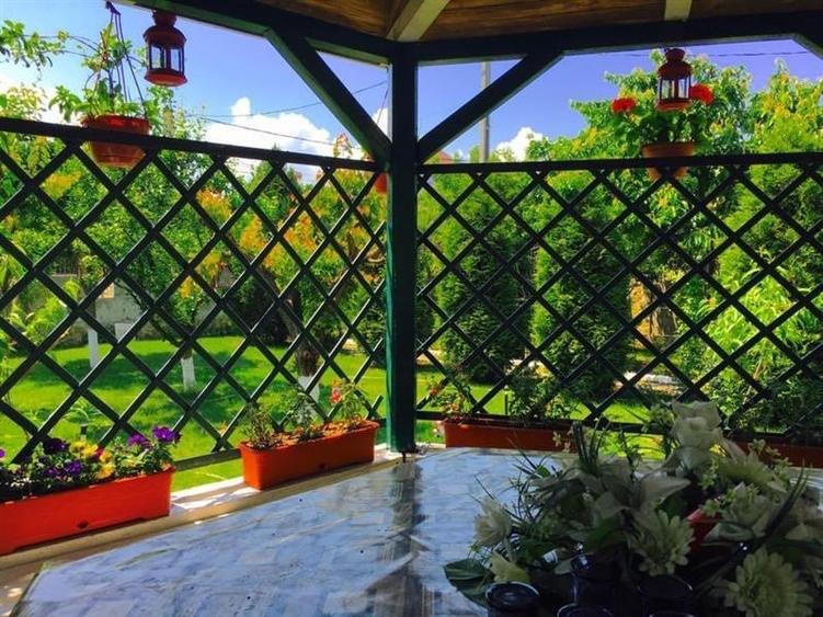 Casă individuală cu 8 camere cu Canalizare în Agigea